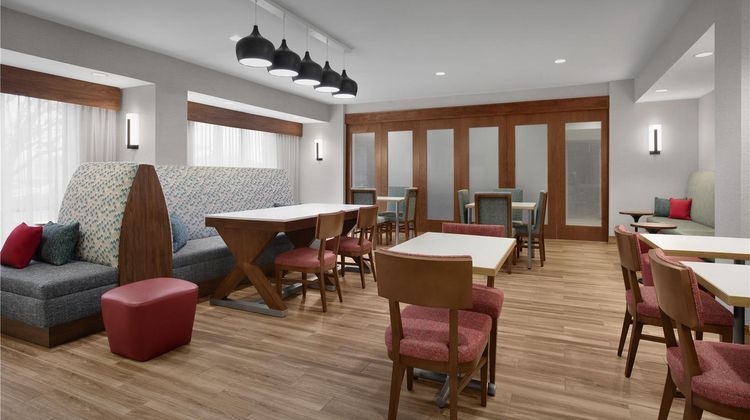 Hampton Inn Yorkville Lobby