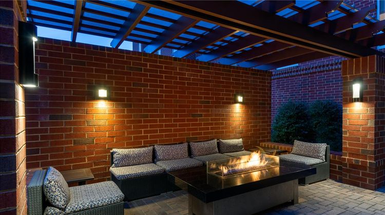 Hampton Inn & Suites Charlottesville Exterior