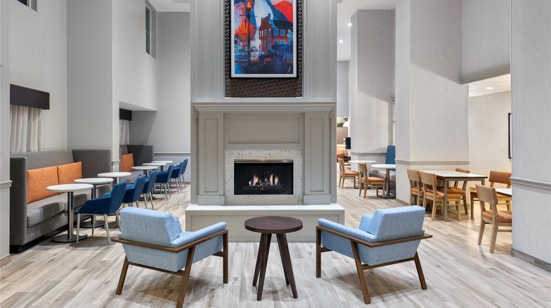 <b>Hampton Inn & Suites Charlottesville Lobby</b>. Images powered by <a href="https://iceportal.shijigroup.com/" title="IcePortal" target="_blank">IcePortal</a>.