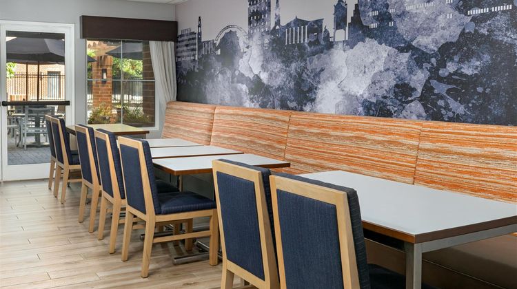 Hampton Inn & Suites Charlottesville Restaurant