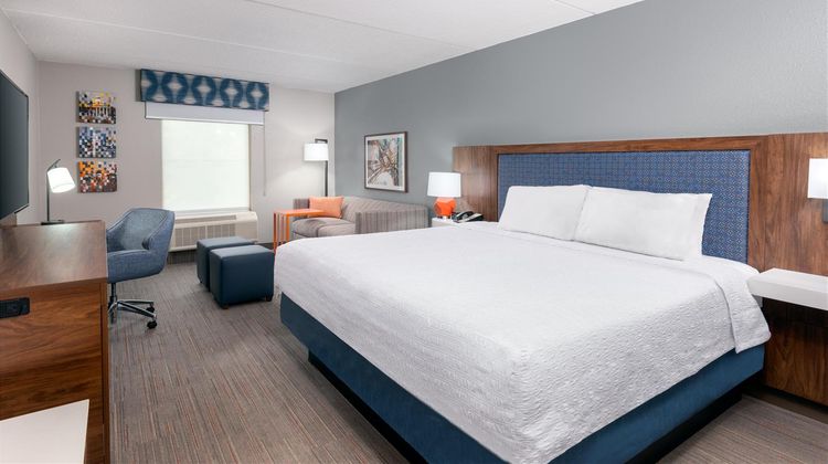 Hampton Inn & Suites Charlottesville Room