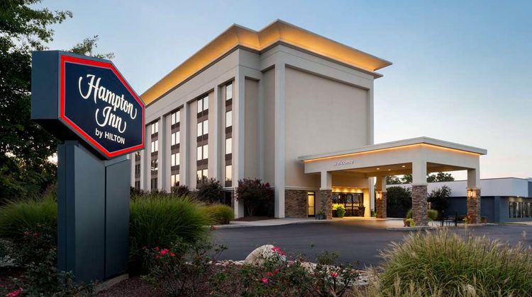 Hampton Inn Charlottesville Exterior