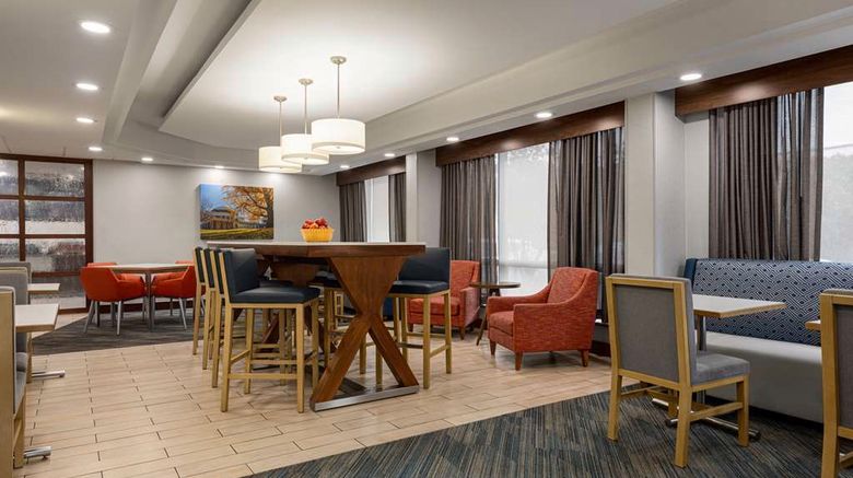 <b>Hampton Inn Charlottesville Lobby</b>. Images powered by <a href="https://iceportal.shijigroup.com/" title="IcePortal" target="_blank">IcePortal</a>.