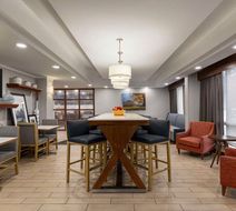 Hampton Inn Charlottesville Lobby