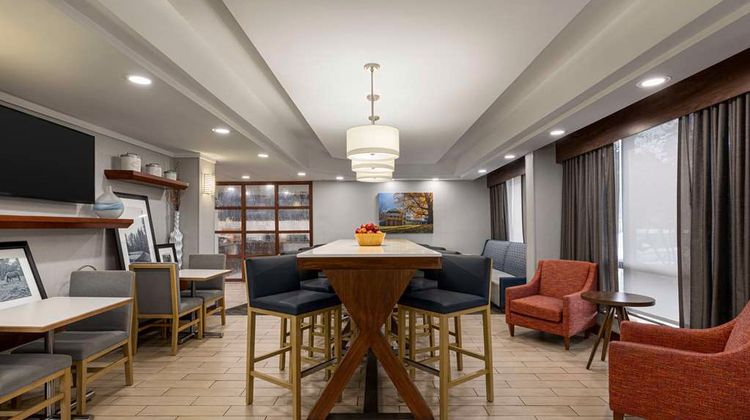 Hampton Inn Charlottesville Lobby