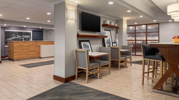 Hampton Inn Charlottesville Lobby