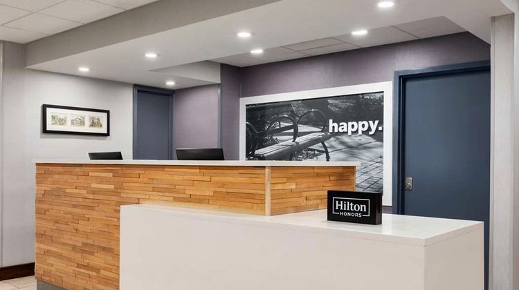 Hampton Inn Charlottesville Lobby