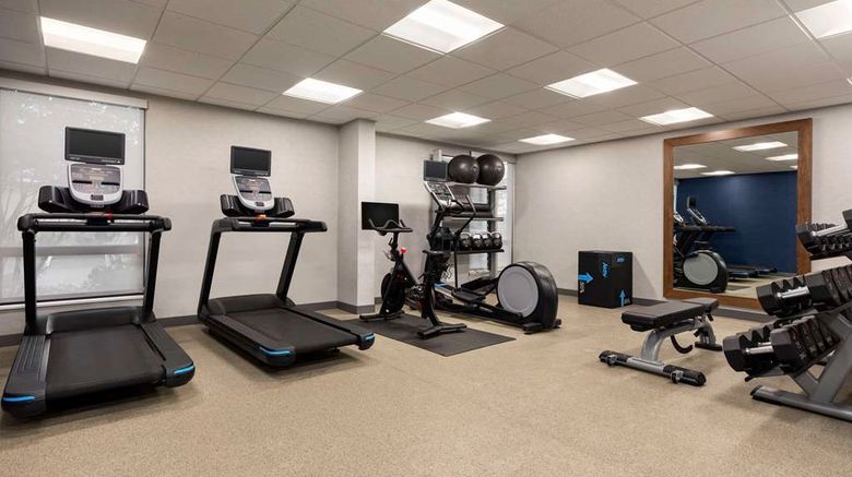 <b>Hampton Inn Charlottesville Health</b>. Images powered by <a href="https://iceportal.shijigroup.com/" title="IcePortal" target="_blank">IcePortal</a>.