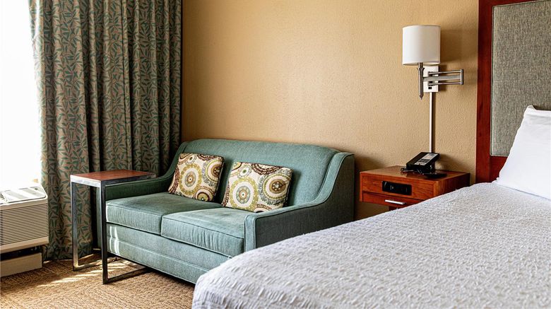 <b>Hampton Inn Charleston/Daniel Island Room</b>. Images powered by <a href="https://iceportal.shijigroup.com/" title="IcePortal" target="_blank">IcePortal</a>.