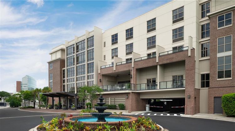 Hilton Garden Inn Charleston Waterfront Exterior