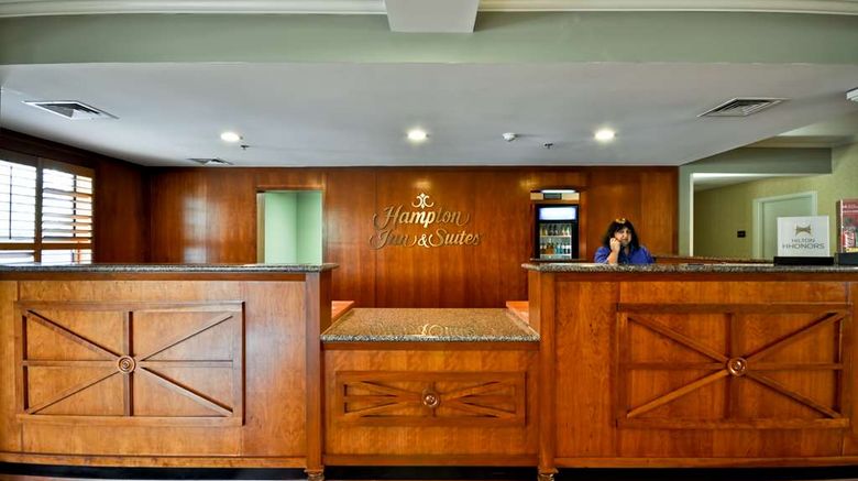 <b>Hampton Inn & Suites Isle Of Palms Lobby</b>. Images powered by <a href="https://iceportal.shijigroup.com/" title="IcePortal" target="_blank">IcePortal</a>.