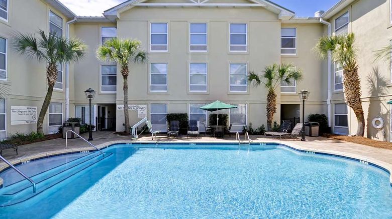 <b>Hampton Inn & Suites Isle Of Palms Pool</b>. Images powered by <a href="https://iceportal.shijigroup.com/" title="IcePortal" target="_blank">IcePortal</a>.