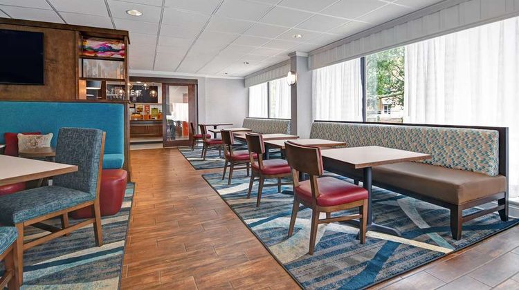 Hampton Inn Mt Pleasant-Patriots Point Lobby