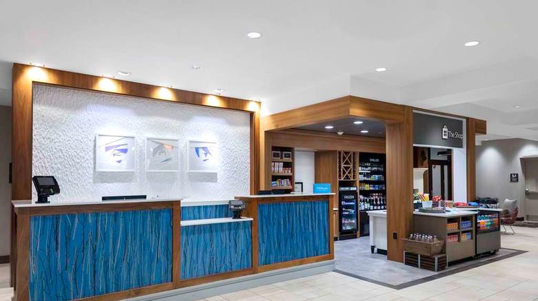 <b>Hilton Garden Inn Charleston/Mt Pleasant Lobby</b>. Images powered by <a href="https://iceportal.shijigroup.com/" title="IcePortal" target="_blank">IcePortal</a>.