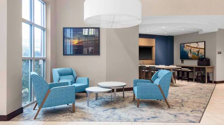 <b>Hilton Garden Inn Charleston/Mt Pleasant Lobby</b>. Images powered by <a href="https://iceportal.shijigroup.com/" title="IcePortal" target="_blank">IcePortal</a>.