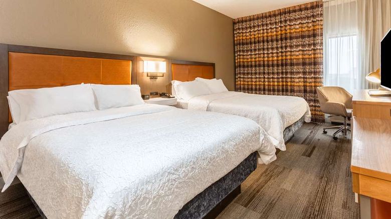 <b>Hampton Inn Cedar Rapids Room</b>. Images powered by <a href="https://iceportal.shijigroup.com/" title="IcePortal" target="_blank">IcePortal</a>.