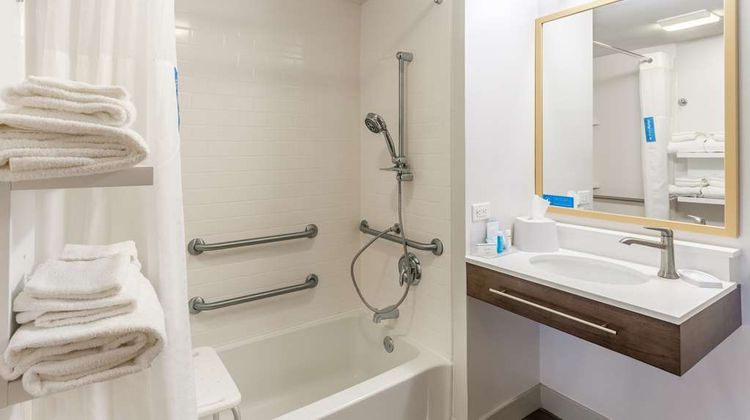 Hampton Inn Cedar Rapids Room