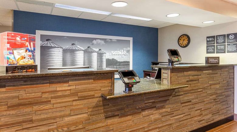 <b>Hampton Inn Cedar Rapids Lobby</b>. Images powered by <a href="https://iceportal.shijigroup.com/" title="IcePortal" target="_blank">IcePortal</a>.