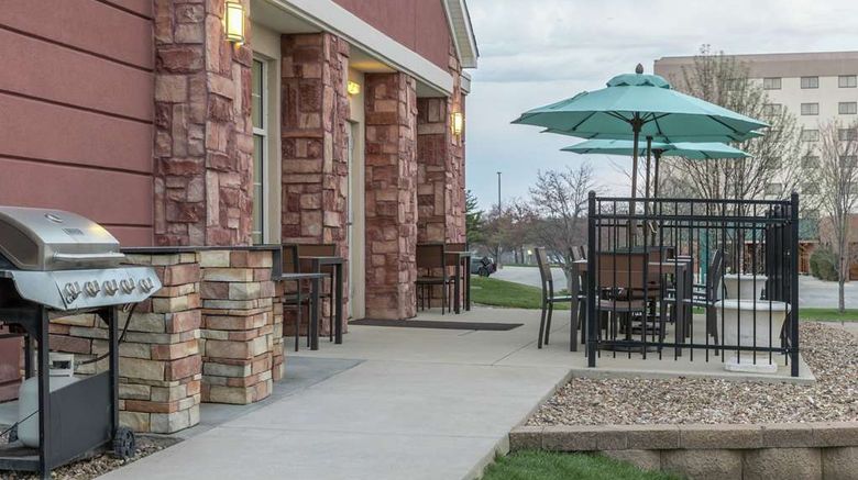 <b>Homewood Suites Cedar Rapids North Exterior</b>. Images powered by <a href="https://iceportal.shijigroup.com/" title="IcePortal" target="_blank">IcePortal</a>.