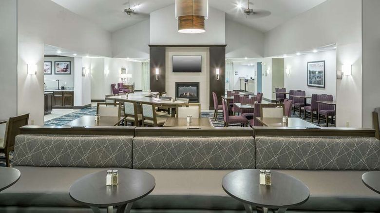 <b>Homewood Suites Cedar Rapids North Lobby</b>. Images powered by <a href="https://iceportal.shijigroup.com/" title="IcePortal" target="_blank">IcePortal</a>.