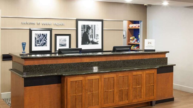 Hampton Inn & Suites Cedar Rapids-North Lobby