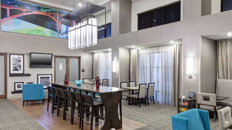 Hampton Inn & Suites Cedar Rapids-North Lobby