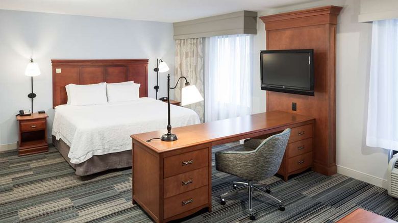 <b>Hampton Inn & Suites Cedar Rapids-North Room</b>. Images powered by <a href="https://iceportal.shijigroup.com/" title="IcePortal" target="_blank">IcePortal</a>.