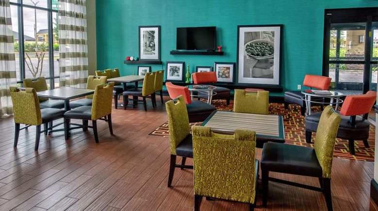 <b>Hampton Inn & Suites, Clarksville, TN Lobby</b>. Images powered by <a href="https://iceportal.shijigroup.com/" title="IcePortal" target="_blank">IcePortal</a>.