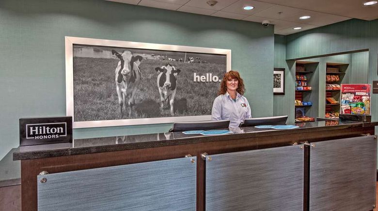 <b>Hampton Inn & Suites, Clarksville, TN Lobby</b>. Images powered by <a href="https://iceportal.shijigroup.com/" title="IcePortal" target="_blank">IcePortal</a>.