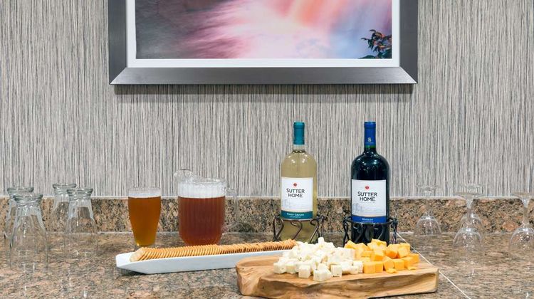 Homewood Suites by Hilton Cleveland Restaurant