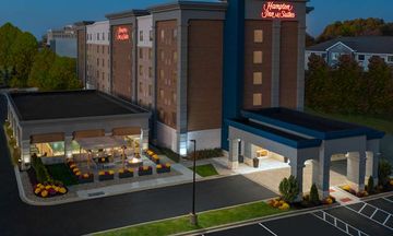 Hampton Inn & Suites Cleveland-Beachwood