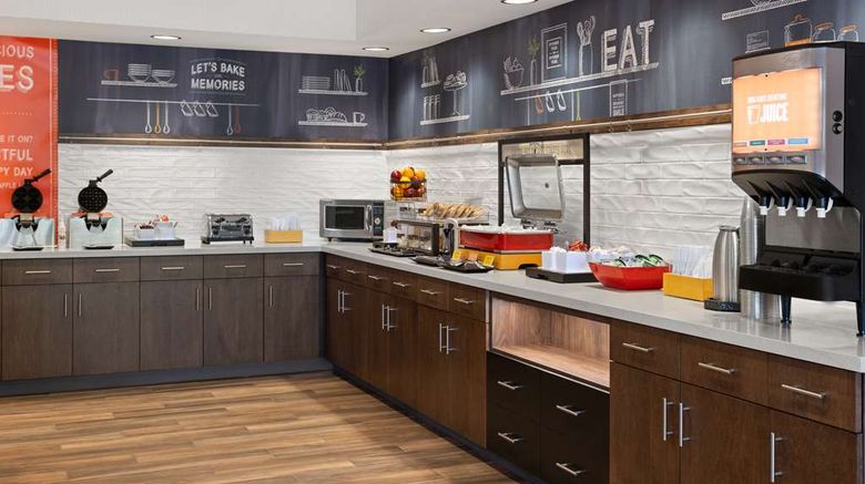 <b>Hampton Inn Cleveland Airport Restaurant</b>. Images powered by <a href="https://iceportal.shijigroup.com/" title="IcePortal" target="_blank">IcePortal</a>.