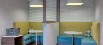 Hampton Inn Cleveland Airport Lobby
