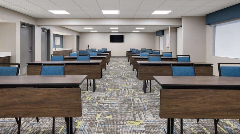 <b>Hampton Inn Cleveland Airport Meeting</b>. Images powered by <a href="https://iceportal.shijigroup.com/" title="IcePortal" target="_blank">IcePortal</a>.