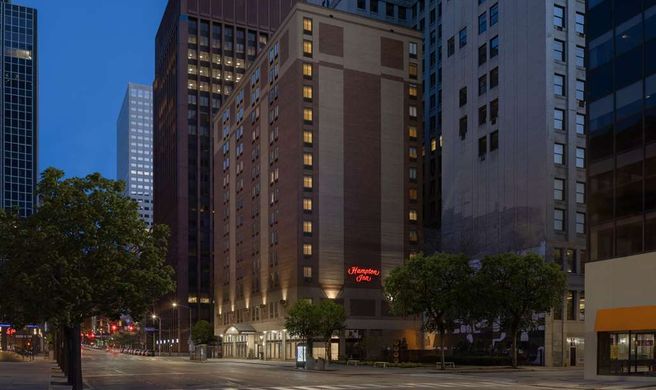 Hampton Inn Cleveland Downtown Exterior