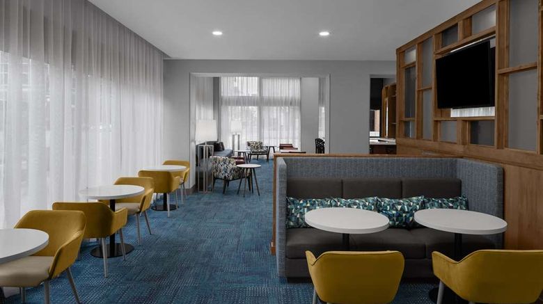 <b>Hampton Inn Cleveland Downtown Lobby</b>. Images powered by <a href="https://iceportal.shijigroup.com/" title="IcePortal" target="_blank">IcePortal</a>.