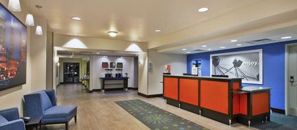 Hampton Inn & Suites Elyria Lobby