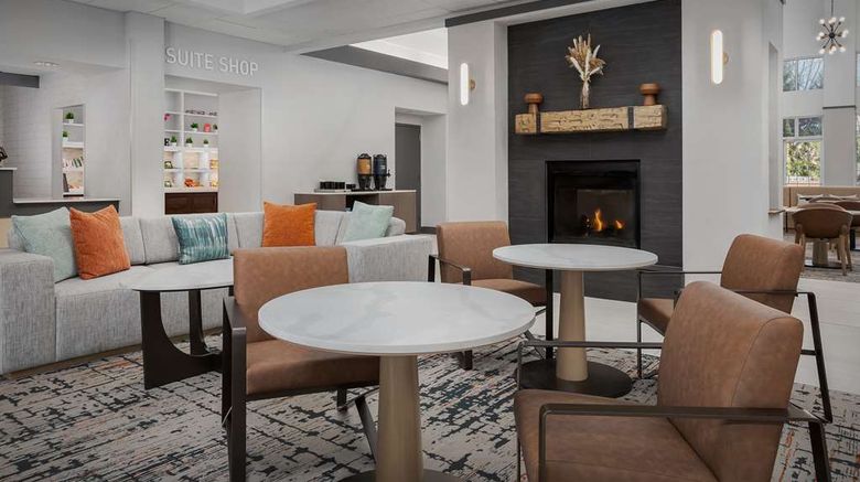 <b>Homewood Suites Hilton Cleveland Solon Lobby</b>. Images powered by <a href="https://iceportal.shijigroup.com/" title="IcePortal" target="_blank">IcePortal</a>.