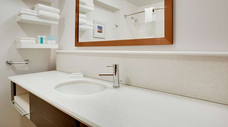 <b>Hampton Inn & Suites Independence Room</b>. Images powered by <a href="https://iceportal.shijigroup.com/" title="IcePortal" target="_blank">IcePortal</a>.