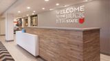 <b>Hampton Inn & Suites Cleveland/Mentor Lobby</b>. Images powered by <a href="https://iceportal.shijigroup.com/" title="IcePortal" target="_blank">IcePortal</a>.
