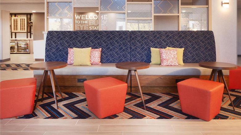 <b>Hampton Inn & Suites Cleveland/Mentor Lobby</b>. Images powered by <a href="https://iceportal.shijigroup.com/" title="IcePortal" target="_blank">IcePortal</a>.