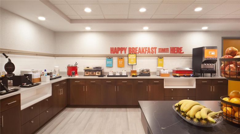 <b>Hampton Inn & Suites Cleveland/Mentor Restaurant</b>. Images powered by <a href="https://iceportal.shijigroup.com/" title="IcePortal" target="_blank">IcePortal</a>.