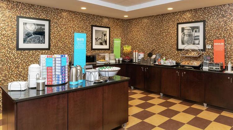 Hampton Inn & Suites Cleveland Arpt Restaurant
