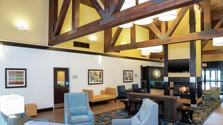 Hampton Inn & Suites Cleveland Arpt Lobby