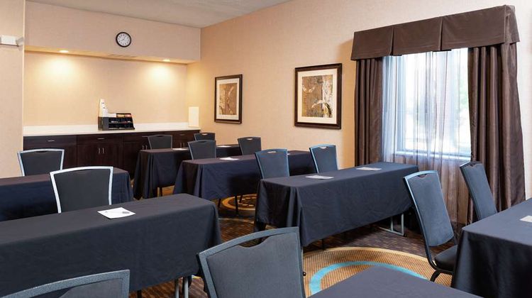 Hampton Inn & Suites Cleveland Arpt Meeting