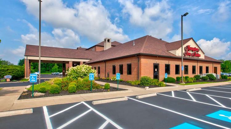Hampton Inn & Suites Cleveland Arpt Exterior