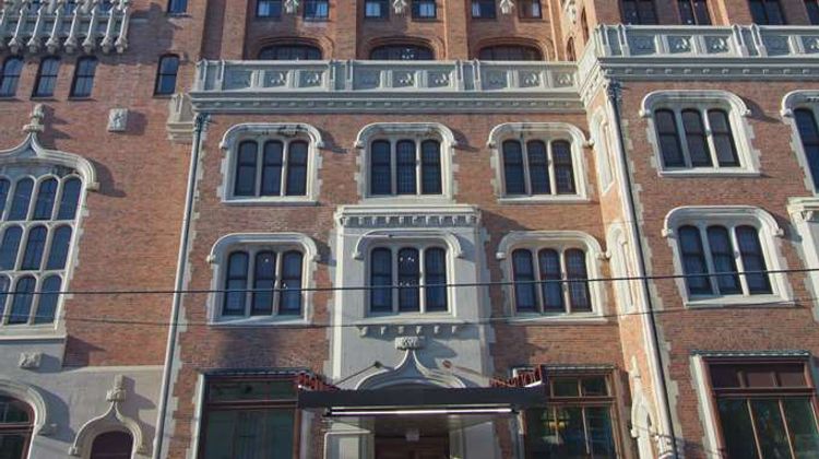 The Tudor Arms Hotel, a DoubleTree Exterior