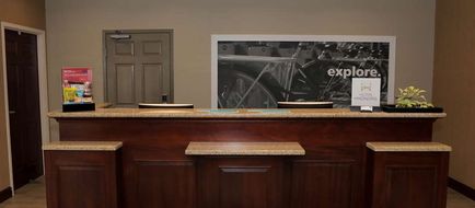 Hampton Inn Clinton Lobby