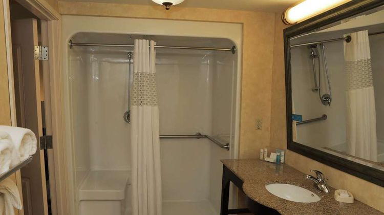 Hampton Inn Clinton Room