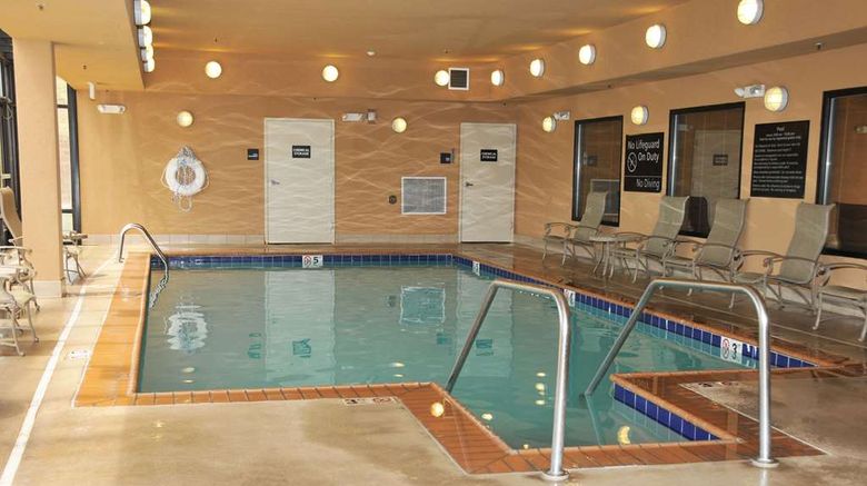 <b>Hampton Inn Clinton Pool</b>. Images powered by <a href="https://iceportal.shijigroup.com/" title="IcePortal" target="_blank">IcePortal</a>.
